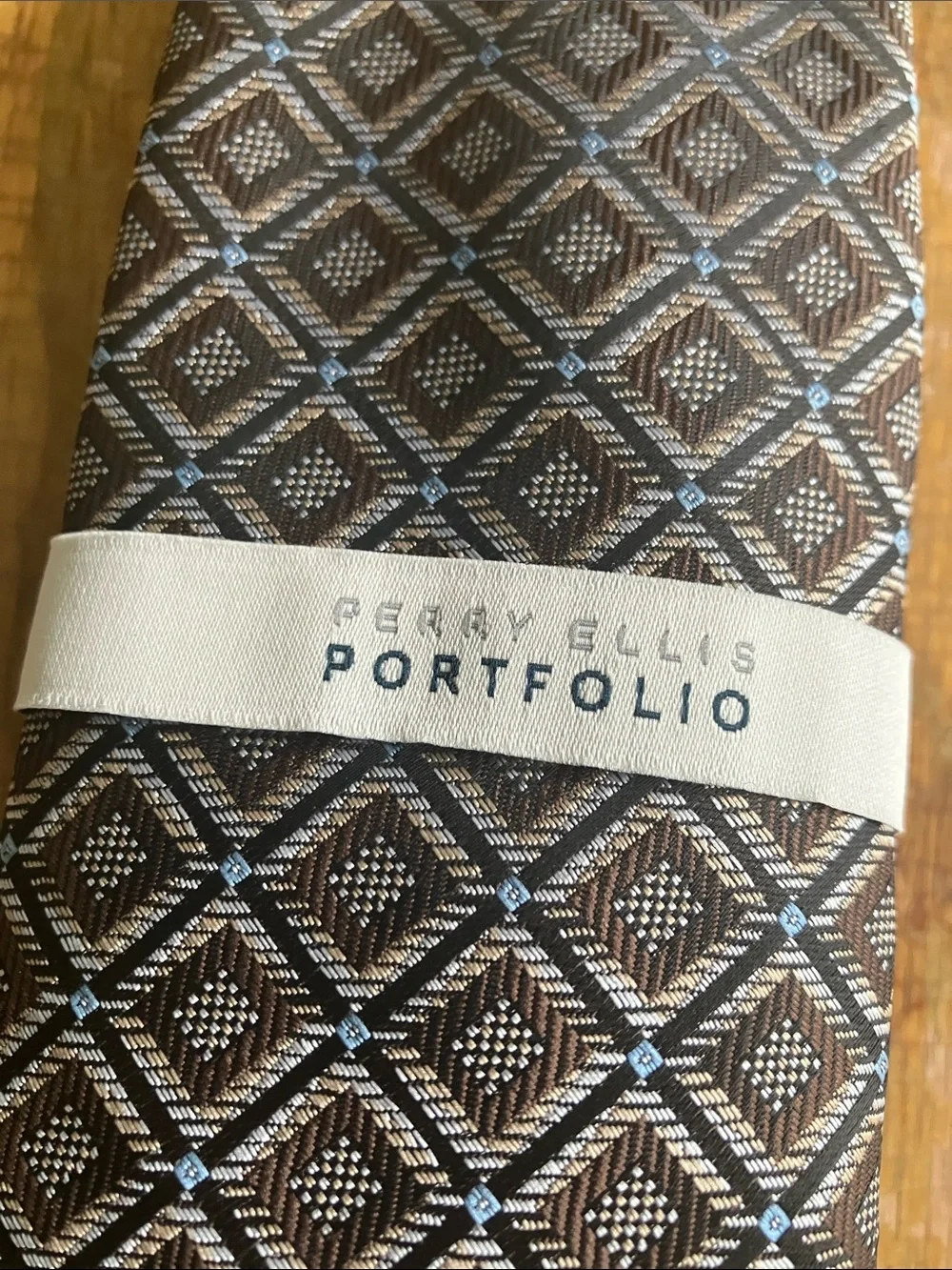 Perry Ellis classic geometric